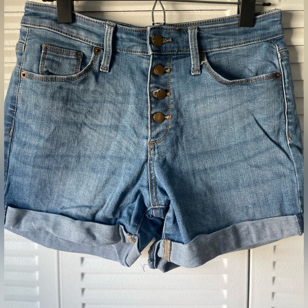 HIGH RISE MIDI DENIM SHORTS